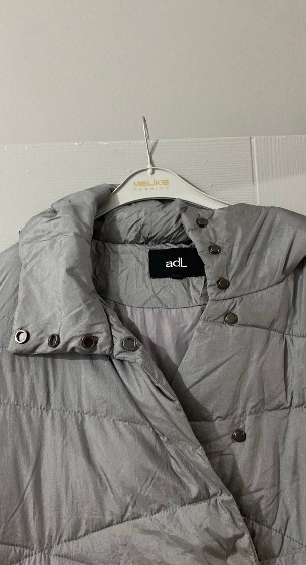 Gri Düğmeli Kolsuz Kadın Ceket - Görsel 4