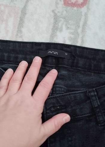 Siyah Kemerli Bol Kesim Kadın Kot Pantolon - Görsel 3