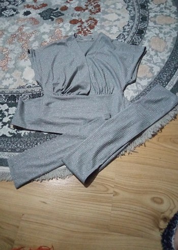 Gri V Yakalı Kemerli Kadın Aktif Giyim bluz - Görsel 2