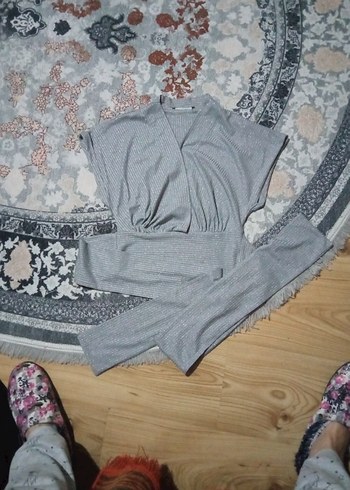 Gri V Yakalı Kemerli Kadın Aktif Giyim bluz - Görsel 4