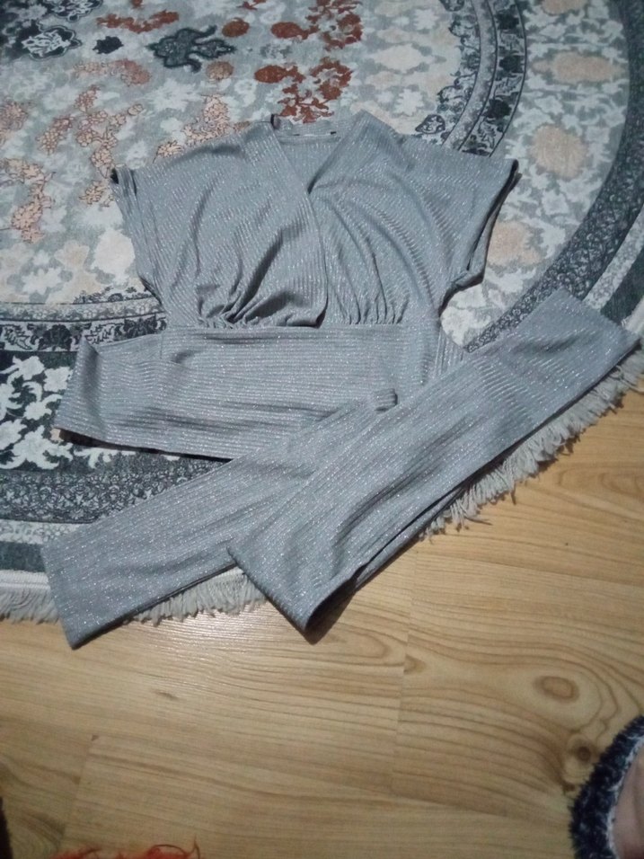 Gri V Yakalı Kemerli Kadın Aktif Giyim bluz - Görsel 2