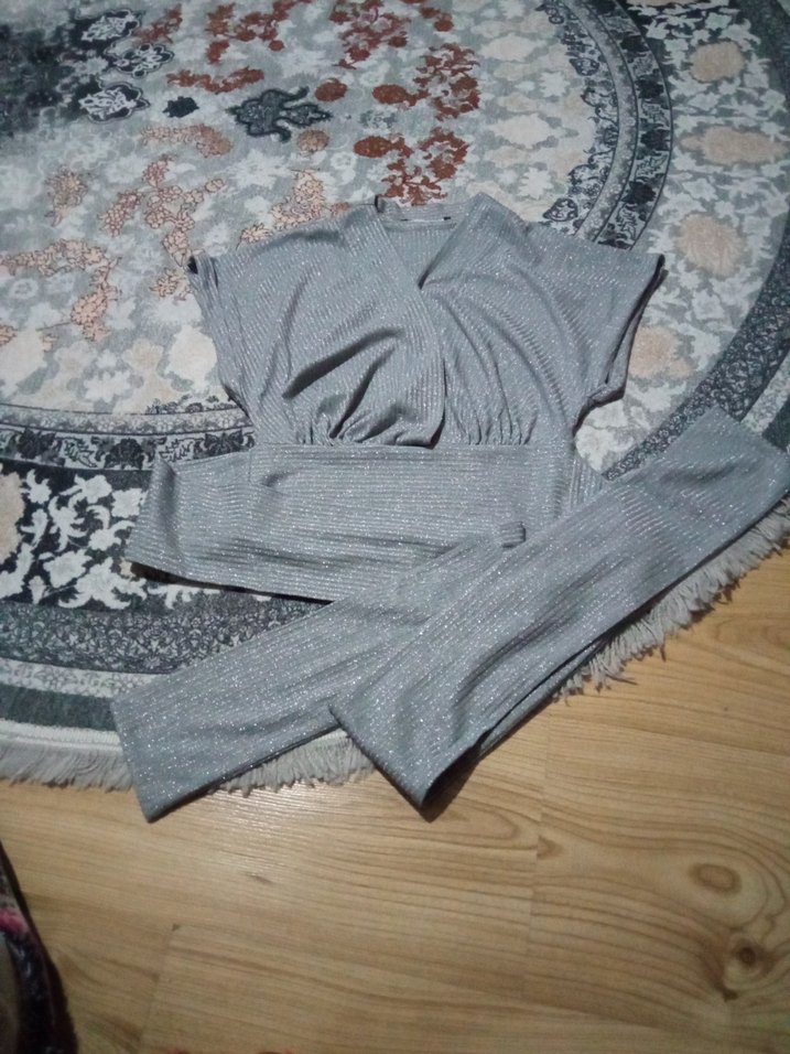 Gri V Yakalı Kemerli Kadın Aktif Giyim bluz - Görsel 3