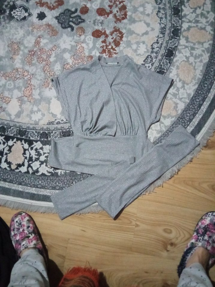 Gri V Yakalı Kemerli Kadın Aktif Giyim bluz - Görsel 4