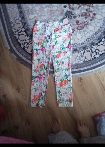 ADİL ISİK Çiçek Desenli Rahat Kesim Kadın Kumaş Pantolon - Görsel 3