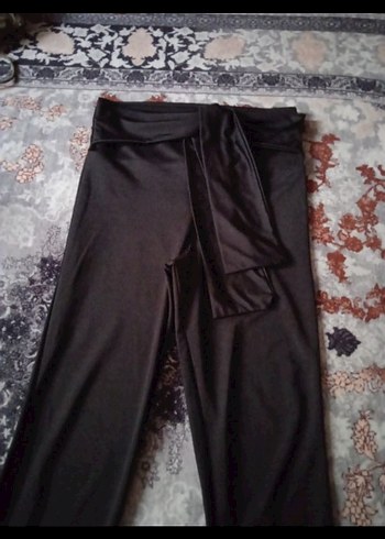 Kemer Detaylı Siyah Midi Tayt - Görsel 4