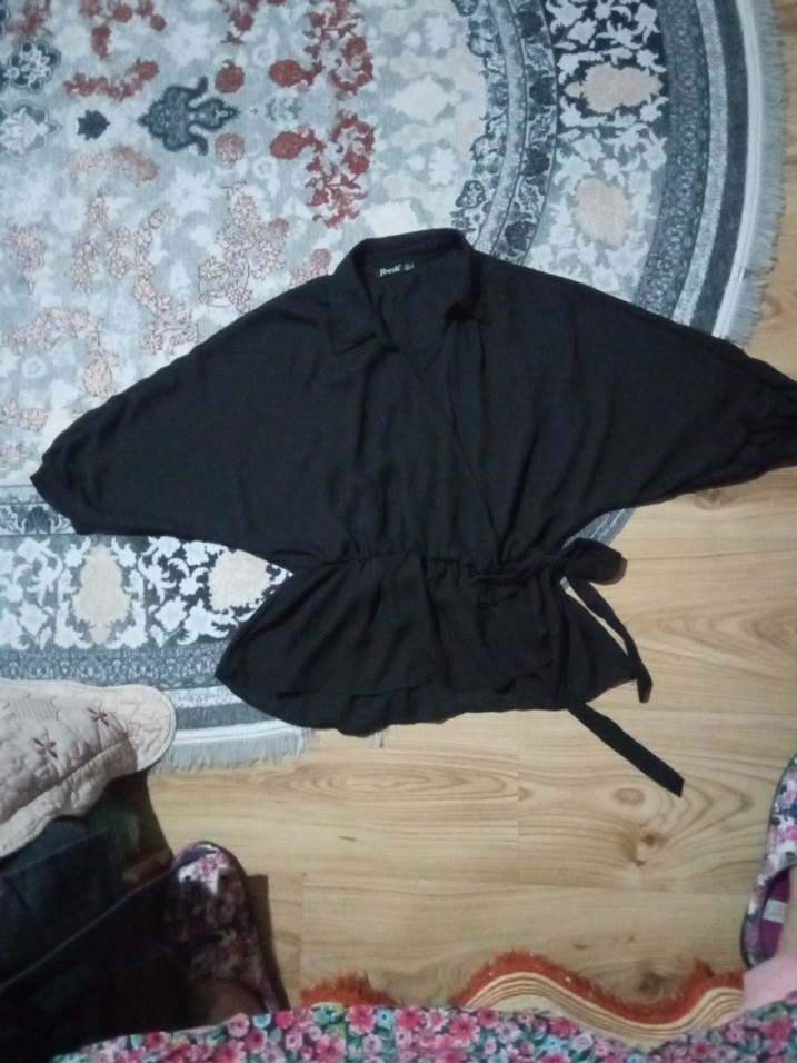 Siyah Kemerli Mini Bluz, Boğazlı, Uzun Kollu - Görsel 4