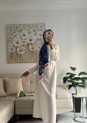 Beyaz kemerli bağlama detaylı uzun elbise - Görsel 2