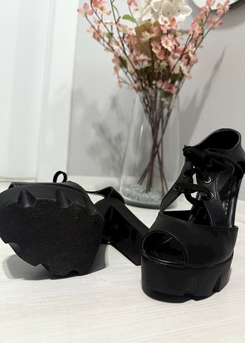 Siyah Platform Topuklu Gotik Kadın Ayakkabı - Görsel 3