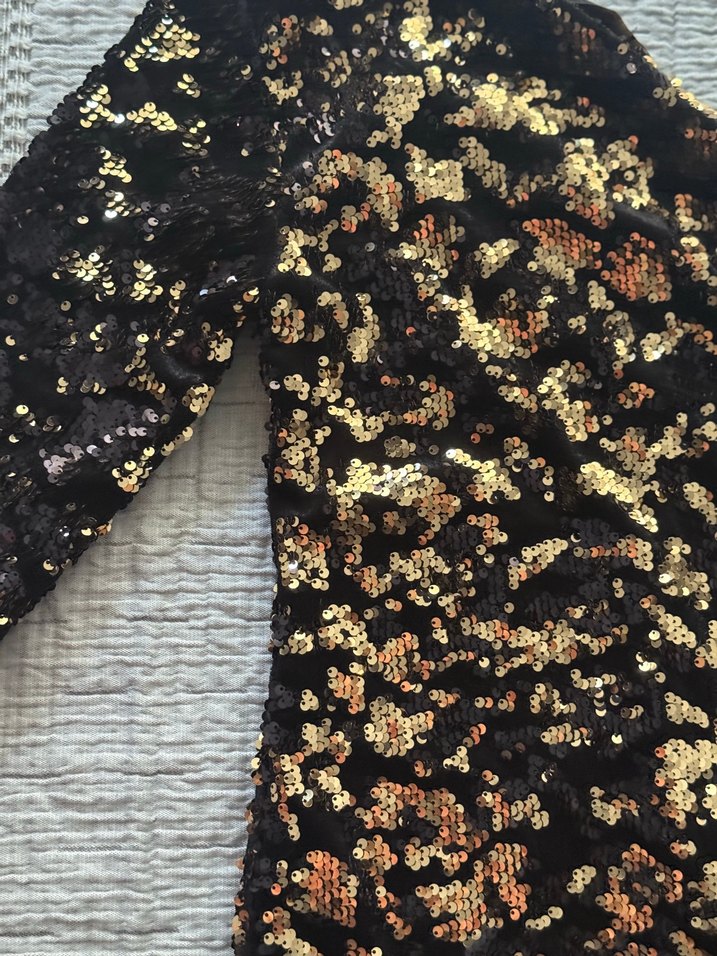 Altın Payetli Tek Kol Uzun Abiye Elbise - Görsel 2