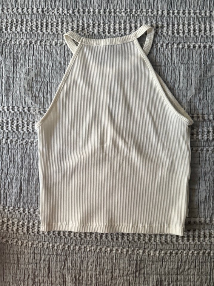 Krem rengi askılı kotlarla harika görünüyor - Görsel 2