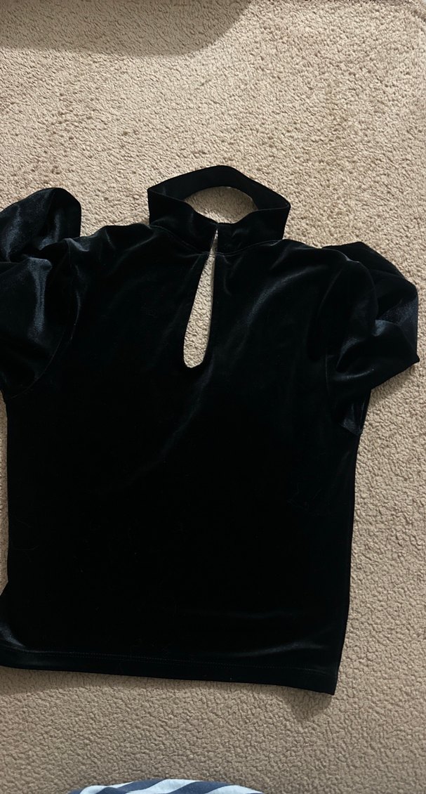 Siyah Süet V Yakalı Kemerli Bluz - Görsel 2