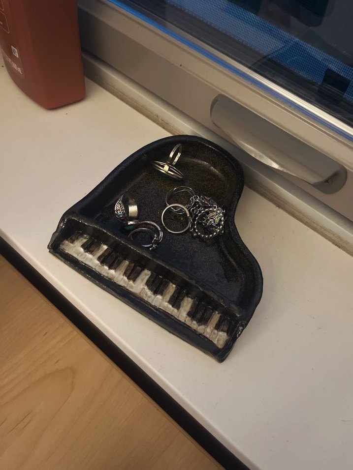 Kahverengi Piyano Temalı Seramik Tabak - Görsel 2