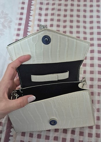 Beyaz Yılan Derisi Desenli Zincir Detaylı Çanta - Görsel 3