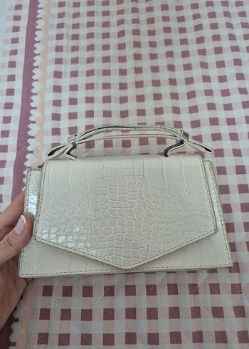 Beyaz Yılan Derisi Desenli Zincir Detaylı Çanta - Görsel 2