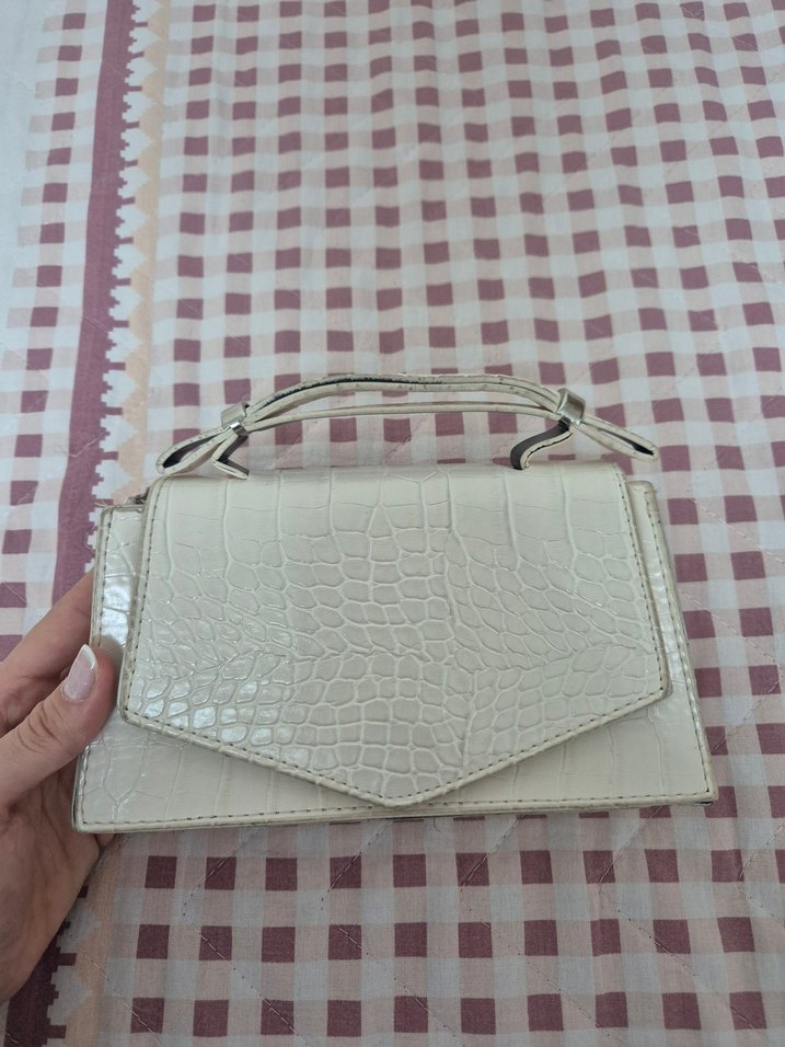 Beyaz Yılan Derisi Desenli Zincir Detaylı Çanta - Görsel 2