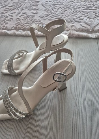 Bej Tokalı Kadın Topuklu Abiye Ayakkabı - Görsel 5