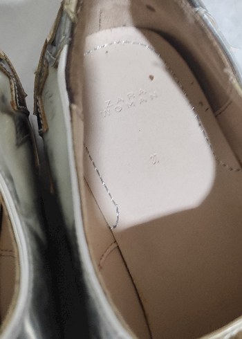 Parlak Altın Bağcıklı Kadın Klasik Ayakkabı - Görsel 3