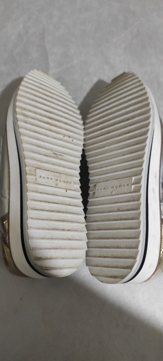 Parlak Altın Bağcıklı Kadın Klasik Ayakkabı - Görsel 4