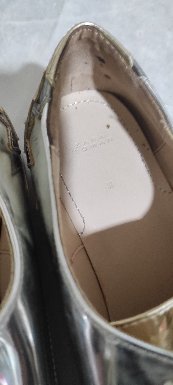 Parlak Altın Bağcıklı Kadın Klasik Ayakkabı - Görsel 3