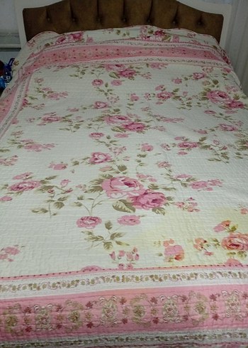 Pembe Çiçek Desenli Yatak Örtüsü çift taraflı olarak kullanılır - Görsel 4