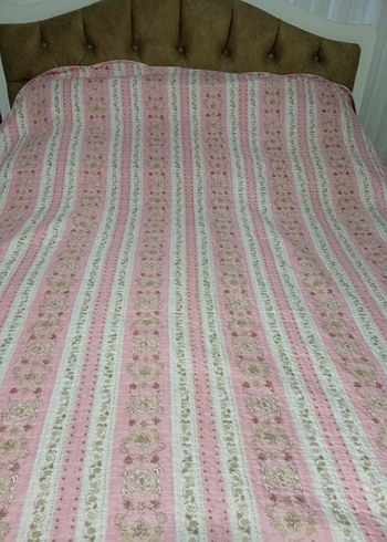 Pembe Çiçek Desenli Yatak Örtüsü çift taraflı olarak kullanılır - Görsel 7