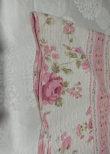 Pembe Çiçek Desenli Yatak Örtüsü çift taraflı olarak kullanılır - Görsel 5