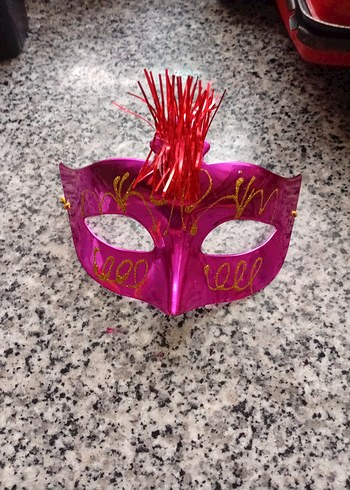 Kırmızı Detaylı Mor Parti Maskesi kırılmaz sert plastiktir - Görsel 2