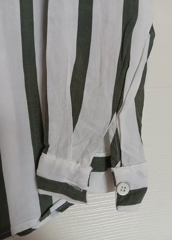 Çizgi düğme detaylı kadın gömlek - Görsel 4