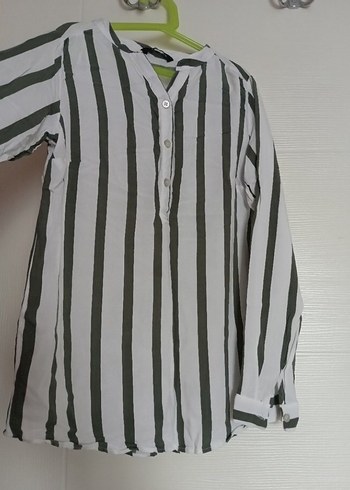 Çizgi düğme detaylı kadın gömlek - Görsel 5