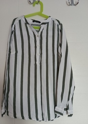 Çizgi düğme detaylı kadın gömlek - Görsel 3