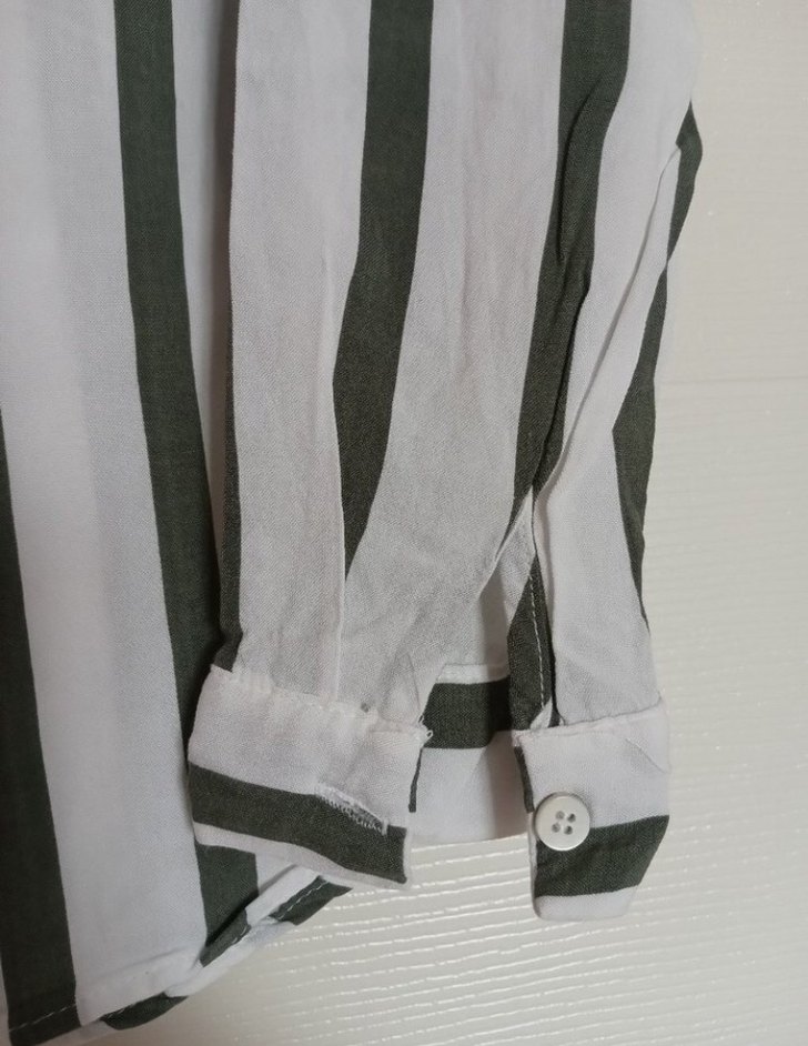 Çizgi düğme detaylı kadın gömlek - Görsel 4