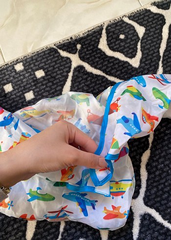 Renkli Desenli Bebek Önlüğü - Görsel 4