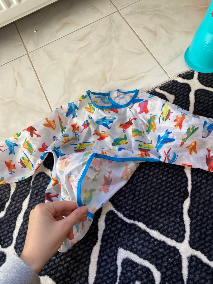 Renkli Desenli Bebek Önlüğü - Görsel 5