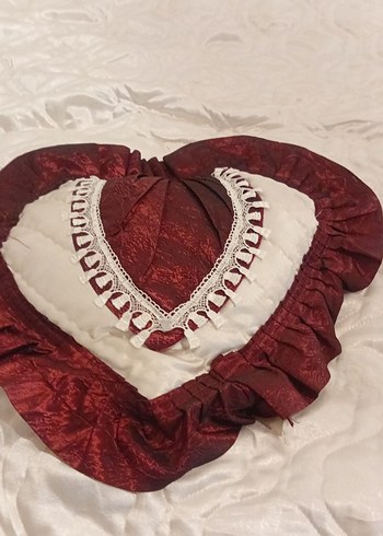 Bordo İşlemeli Parlak Yatak Örtüsü - Görsel 2