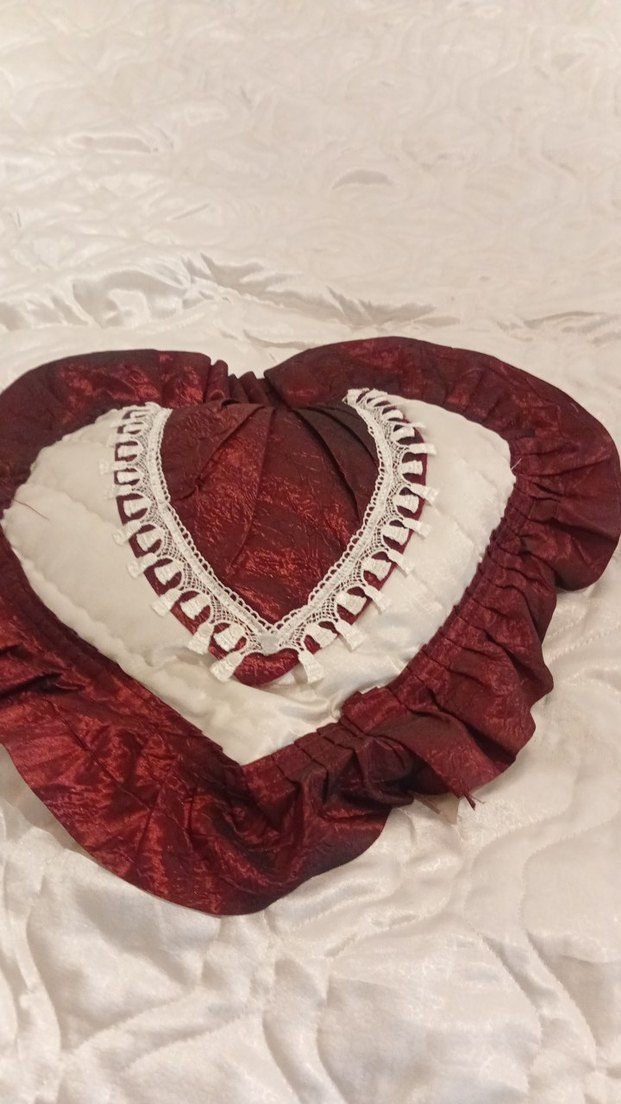 Bordo İşlemeli Parlak Yatak Örtüsü - Görsel 2