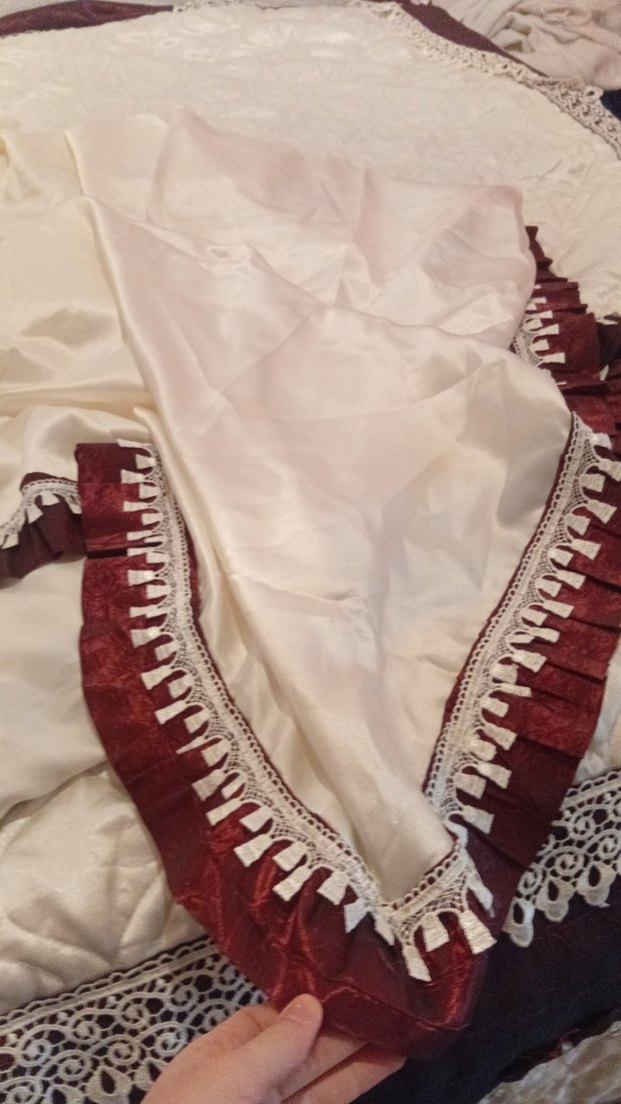 Bordo İşlemeli Parlak Yatak Örtüsü - Görsel 3