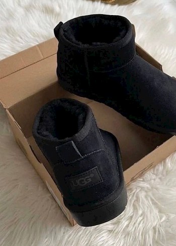 Ugg Siyah Suet Bot