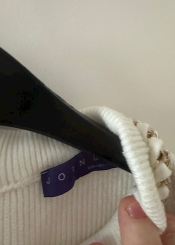 Zincir Detaylı Beyaz Kadın Kazak - Görsel 3