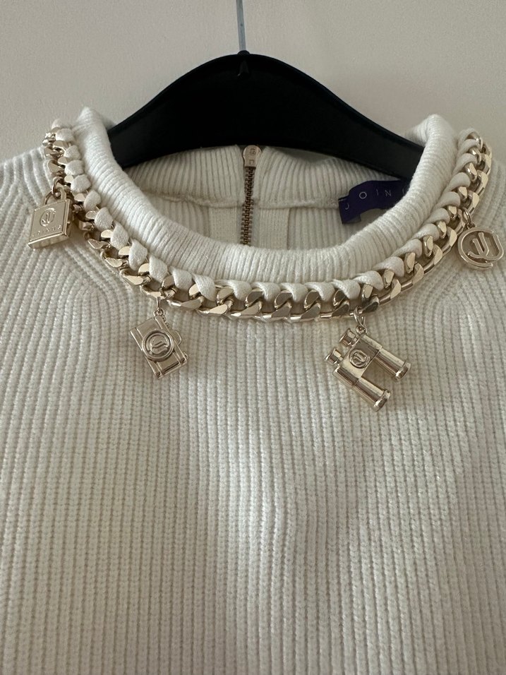 Zincir Detaylı Beyaz Kadın Kazak - Görsel 2