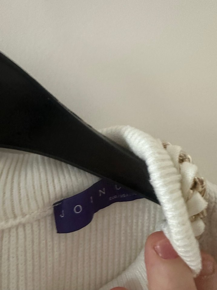 Zincir Detaylı Beyaz Kadın Kazak - Görsel 3