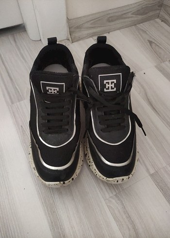 Siyah Bağcıklı Kadın Dolgu Topuk Spor Ayakkabı - Görsel 2