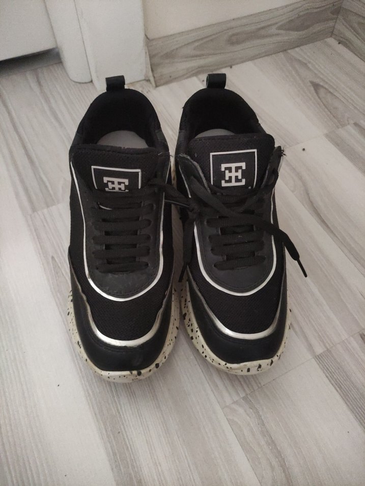 Siyah Bağcıklı Kadın Dolgu Topuk Spor Ayakkabı - Görsel 2