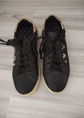 Siyah Parlak Nakışlı  Spor Ayakkabı - Görsel 3