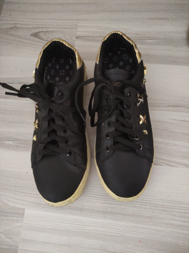 Siyah Parlak Nakışlı  Spor Ayakkabı - Görsel 3