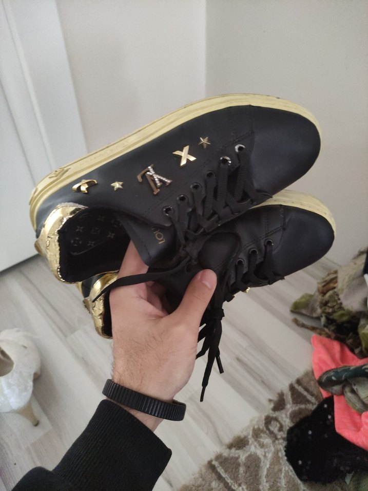 Siyah Parlak Nakışlı  Spor Ayakkabı - Görsel 2