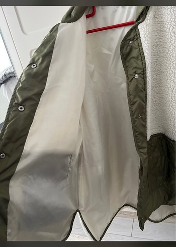 Düğmeli Beyaz ve Haki Midi Kadın Kışlık Mont - Görsel 3