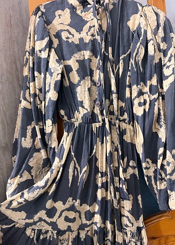 Balon kol desenli önü düğmeli elbise - Görsel 2