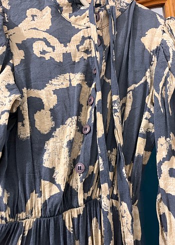 Balon kol desenli önü düğmeli elbise - Görsel 3