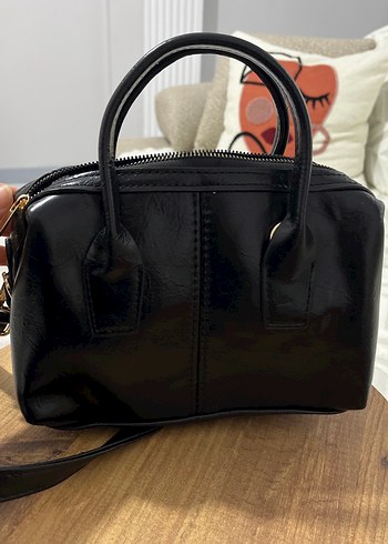 Siyah Parlak Deri Kadın Çanta - Görsel 3