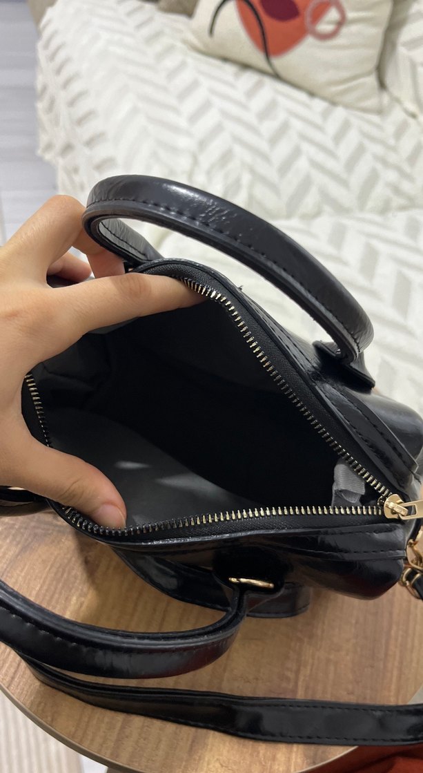 Siyah Parlak Deri Kadın Çanta - Görsel 2